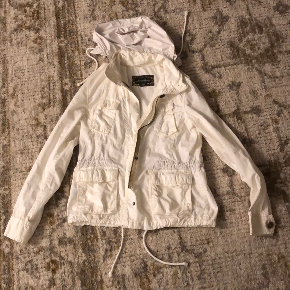 White Eddie Bauer breaker, hood fits in to collar